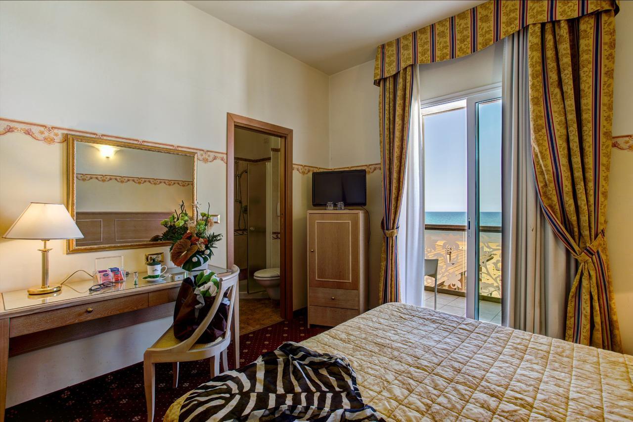 Hotel Byron Rimini Dış mekan fotoğraf