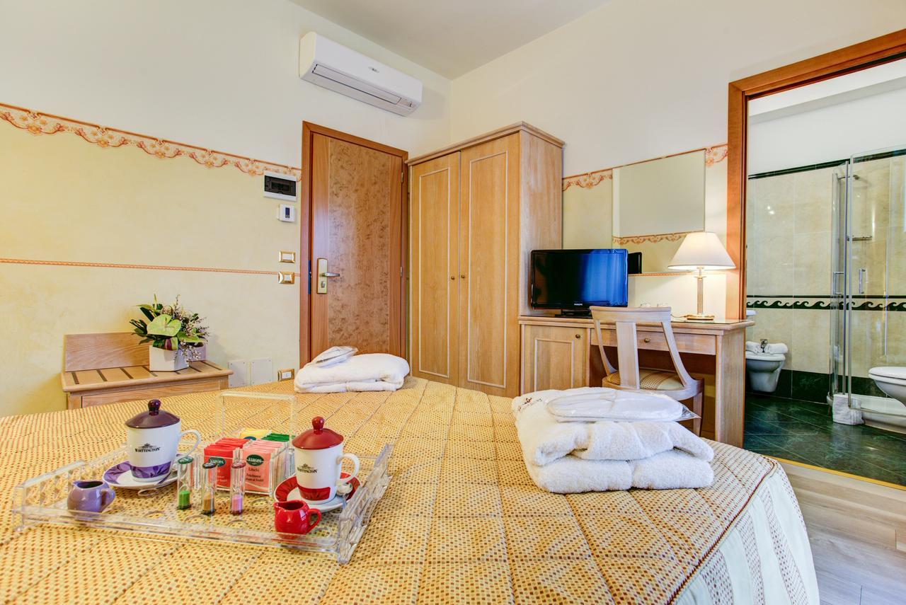 Hotel Byron Rimini Dış mekan fotoğraf